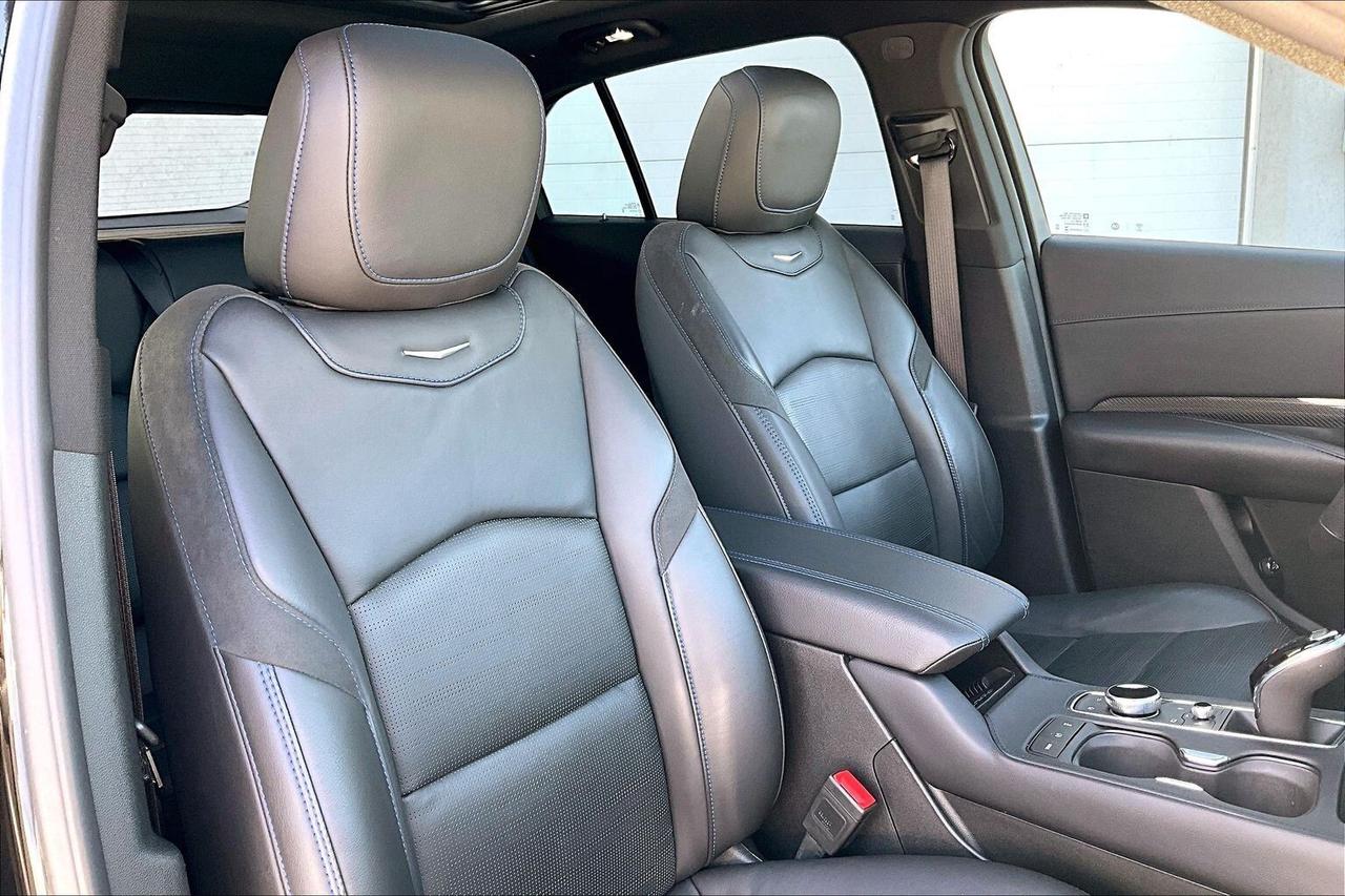 2025 Cadillac XT4 Sport |Vented Leather |Panoroof |Safety Tech |AWD Photo