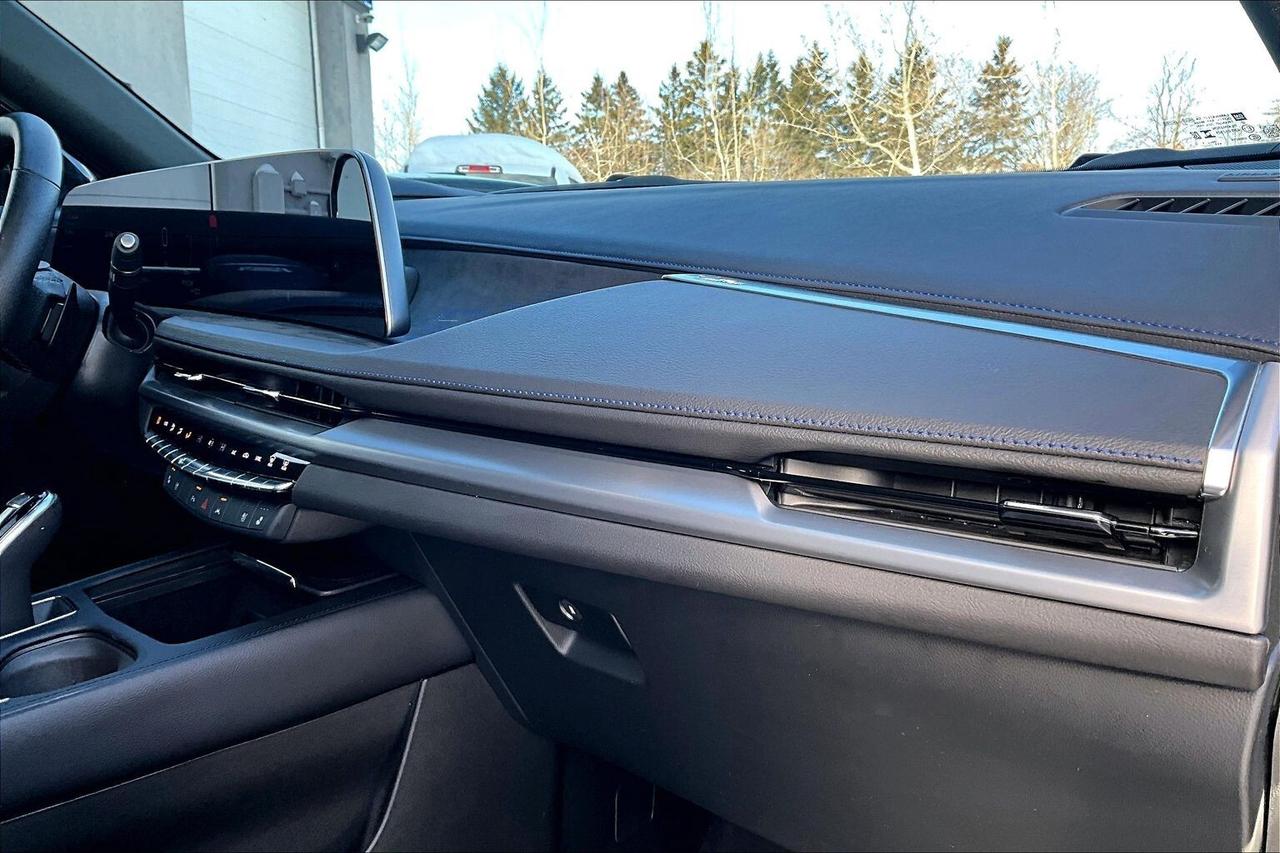 2025 Cadillac XT4 Sport |Vented Leather |Panoroof |Safety Tech |AWD Photo