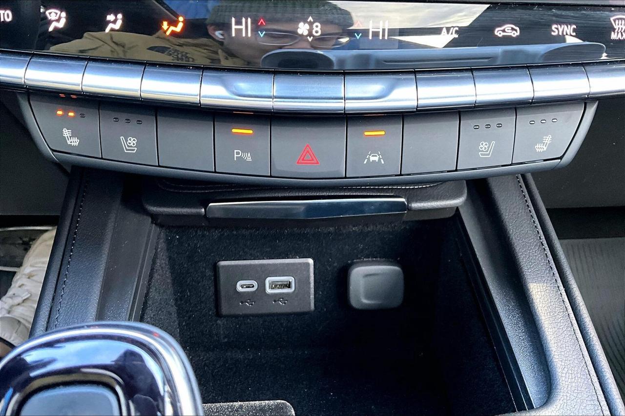 2025 Cadillac XT4 Sport |Vented Leather |Panoroof |Safety Tech |AWD Photo
