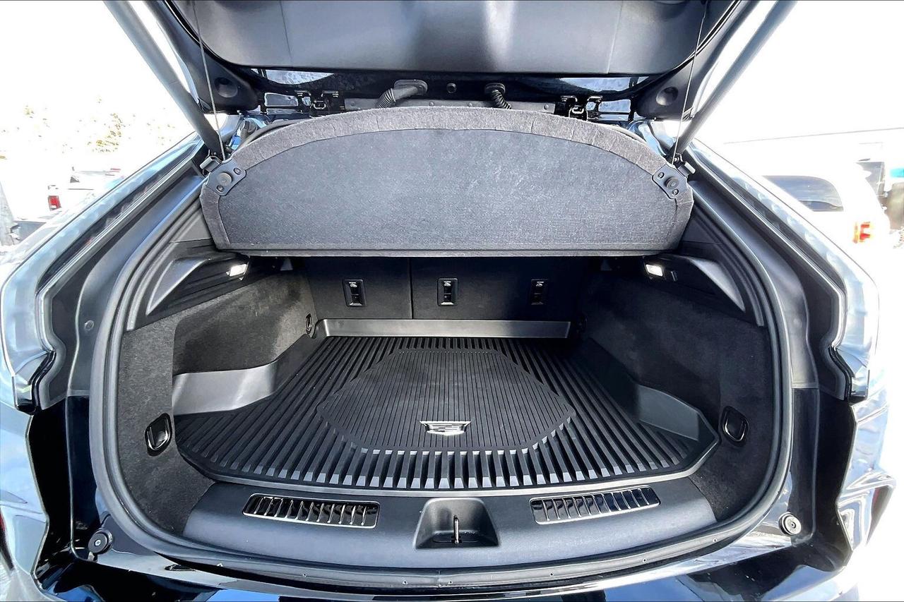 2025 Cadillac XT4 Sport |Vented Leather |Panoroof |Safety Tech |AWD Photo