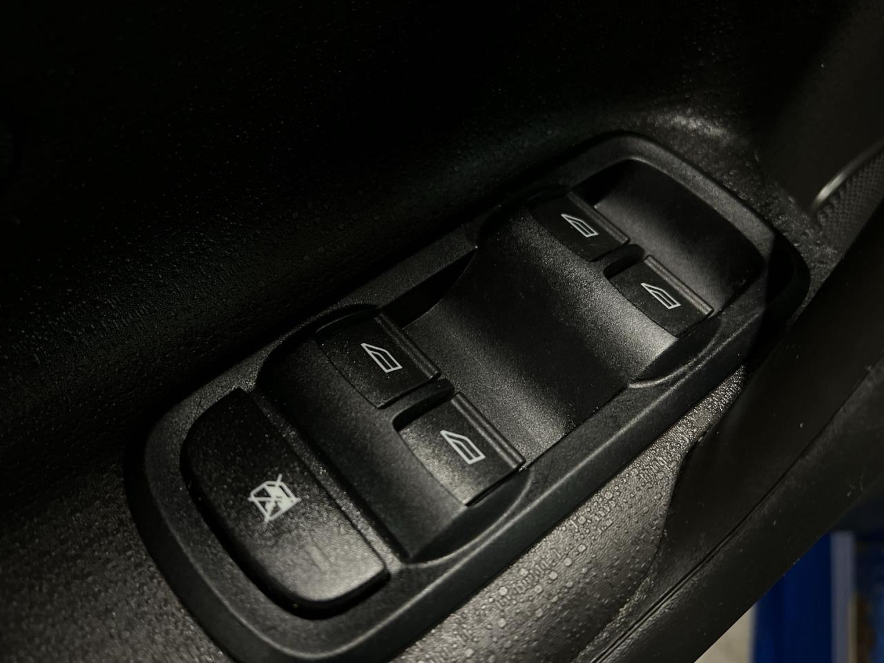 2018 Ford Fiesta SE HATCH | ONLY 33,000KMS! | HTD SEATS | REAR CAM Photo