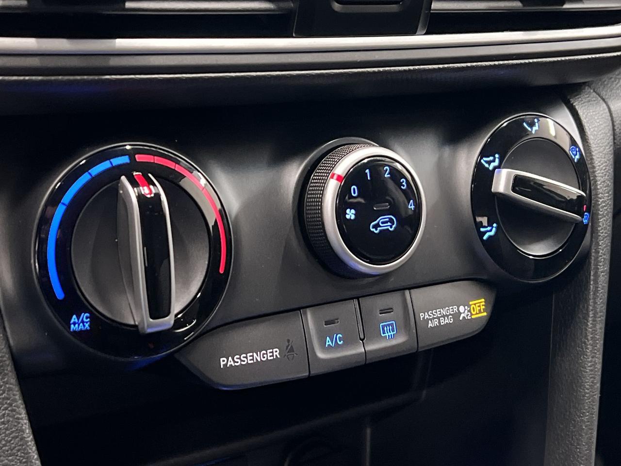 2020 Hyundai KONA AWD | HEATED SEATS | CARPLAY | REAR CAM | A/C Photo