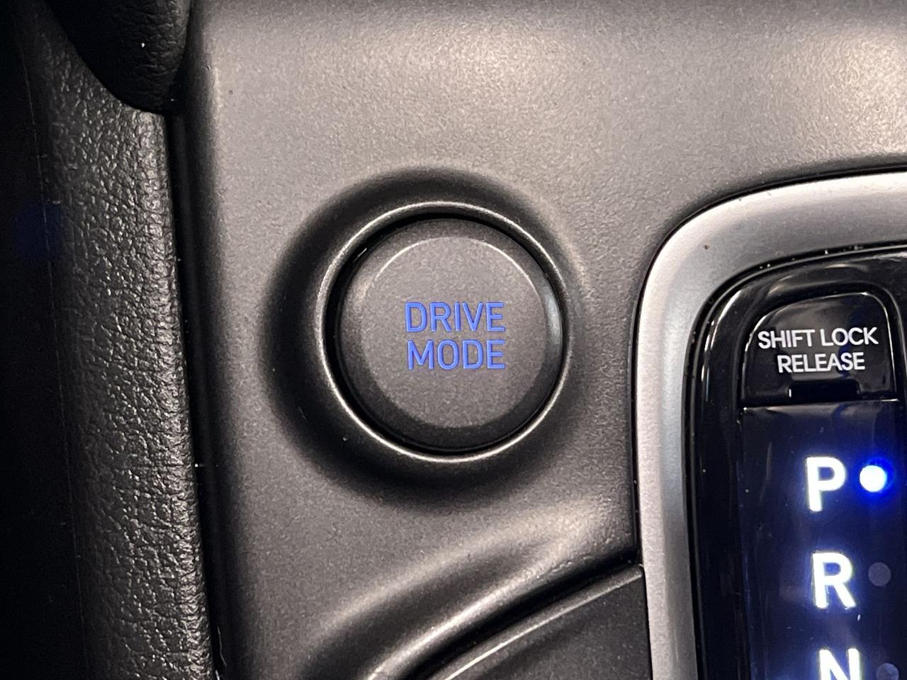 2020 Hyundai KONA AWD | HEATED SEATS | CARPLAY | REAR CAM | A/C Photo