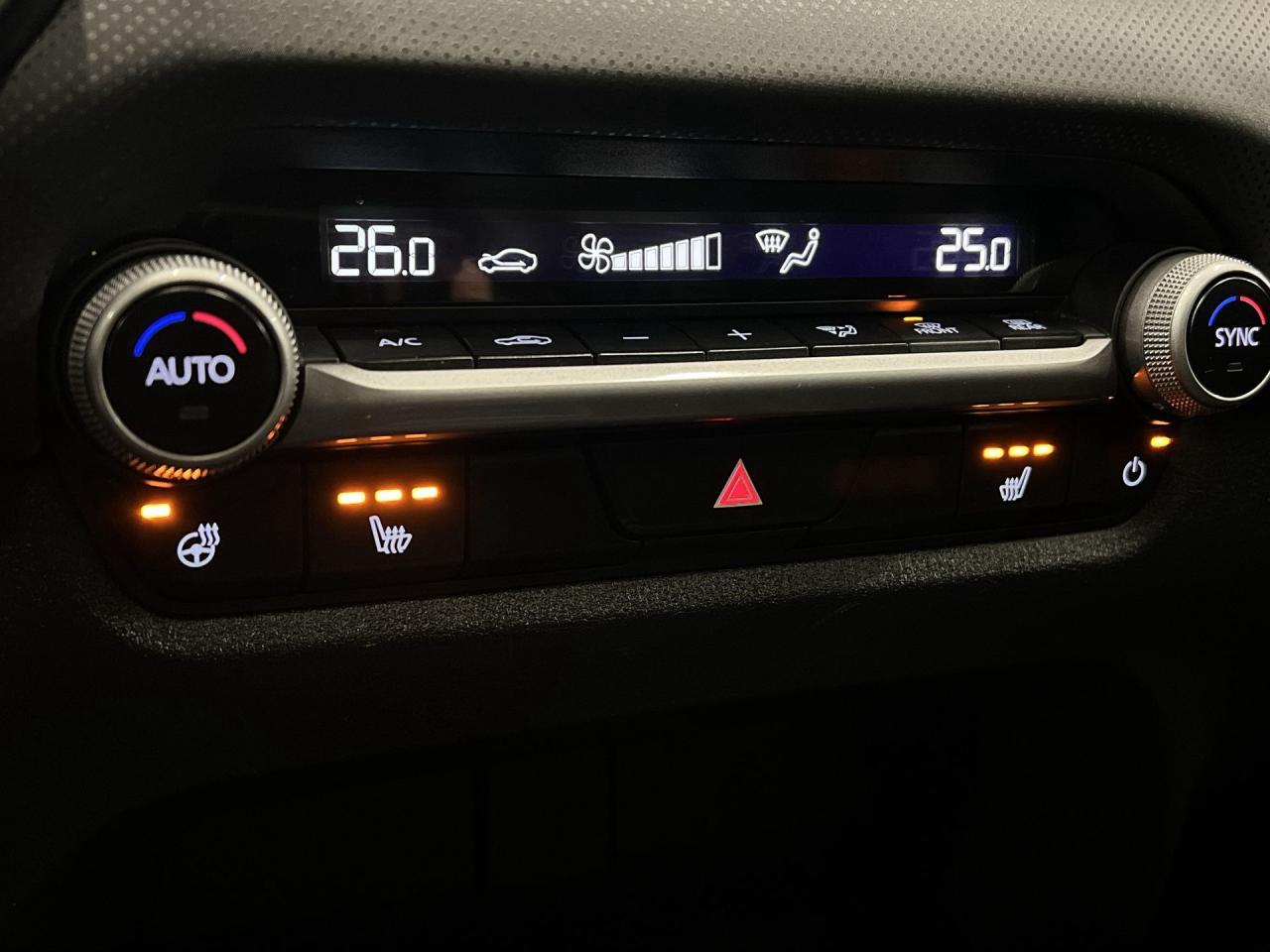 2024 Mazda CX-50 GS-L AWD| HTD LEATHER| PANO ROOF| CARPLAY Photo