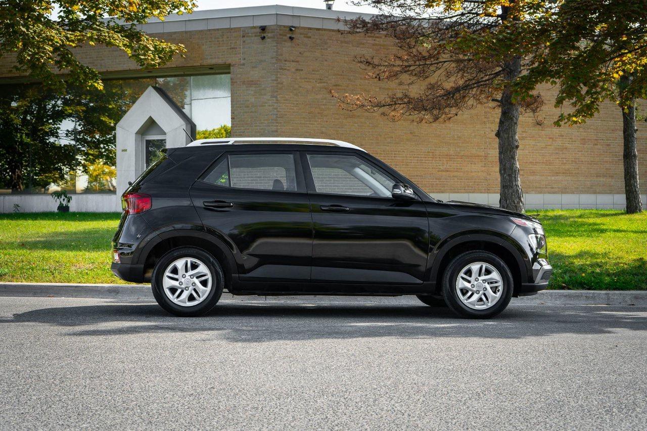 2023 Hyundai Venue PREFERRED Photo3