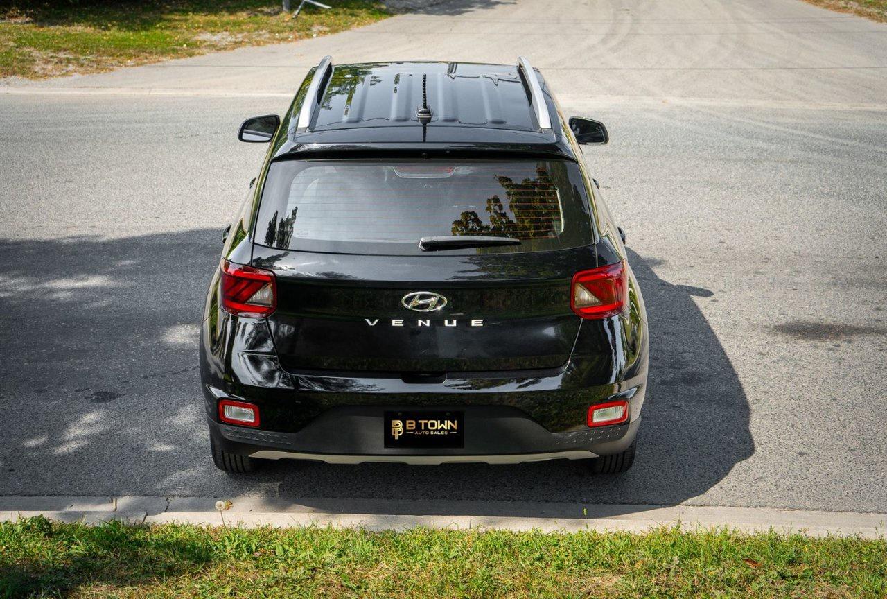 2023 Hyundai Venue PREFERRED Photo