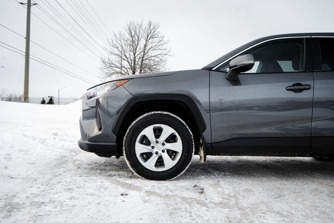 2022 Toyota RAV4 LE Photo