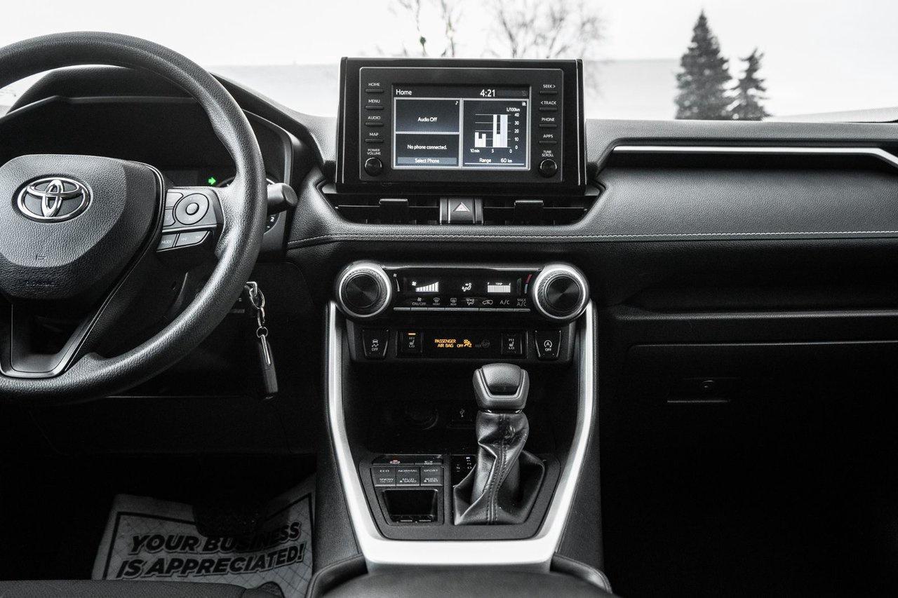 2022 Toyota RAV4 LE Photo