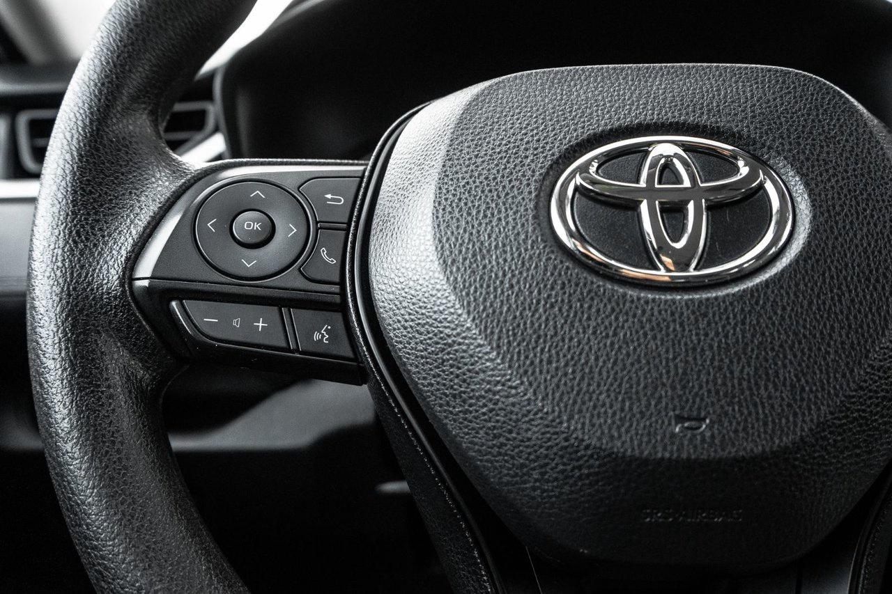 2022 Toyota RAV4 LE Photo