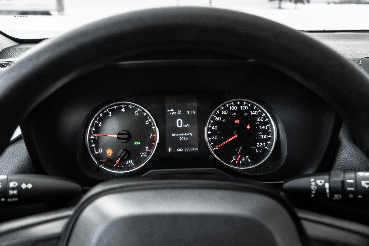 2022 Toyota RAV4 LE Photo