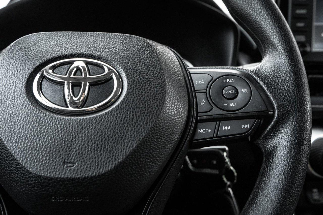 2022 Toyota RAV4 LE Photo