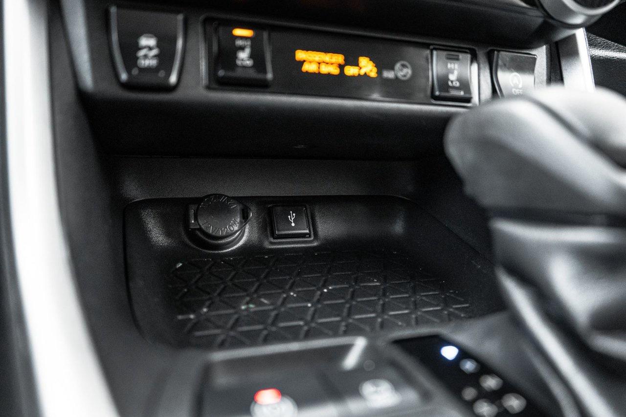 2022 Toyota RAV4 LE Photo