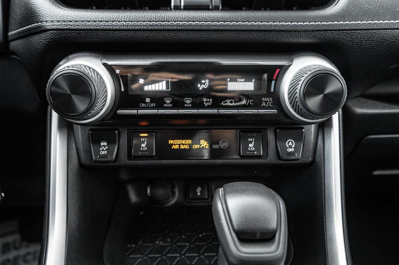 2022 Toyota RAV4 LE Photo