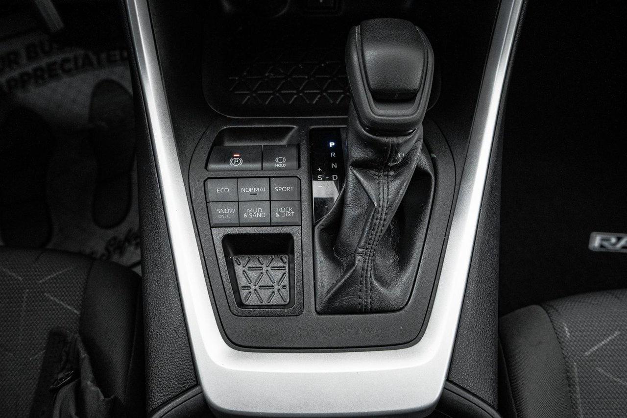 2022 Toyota RAV4 LE Photo