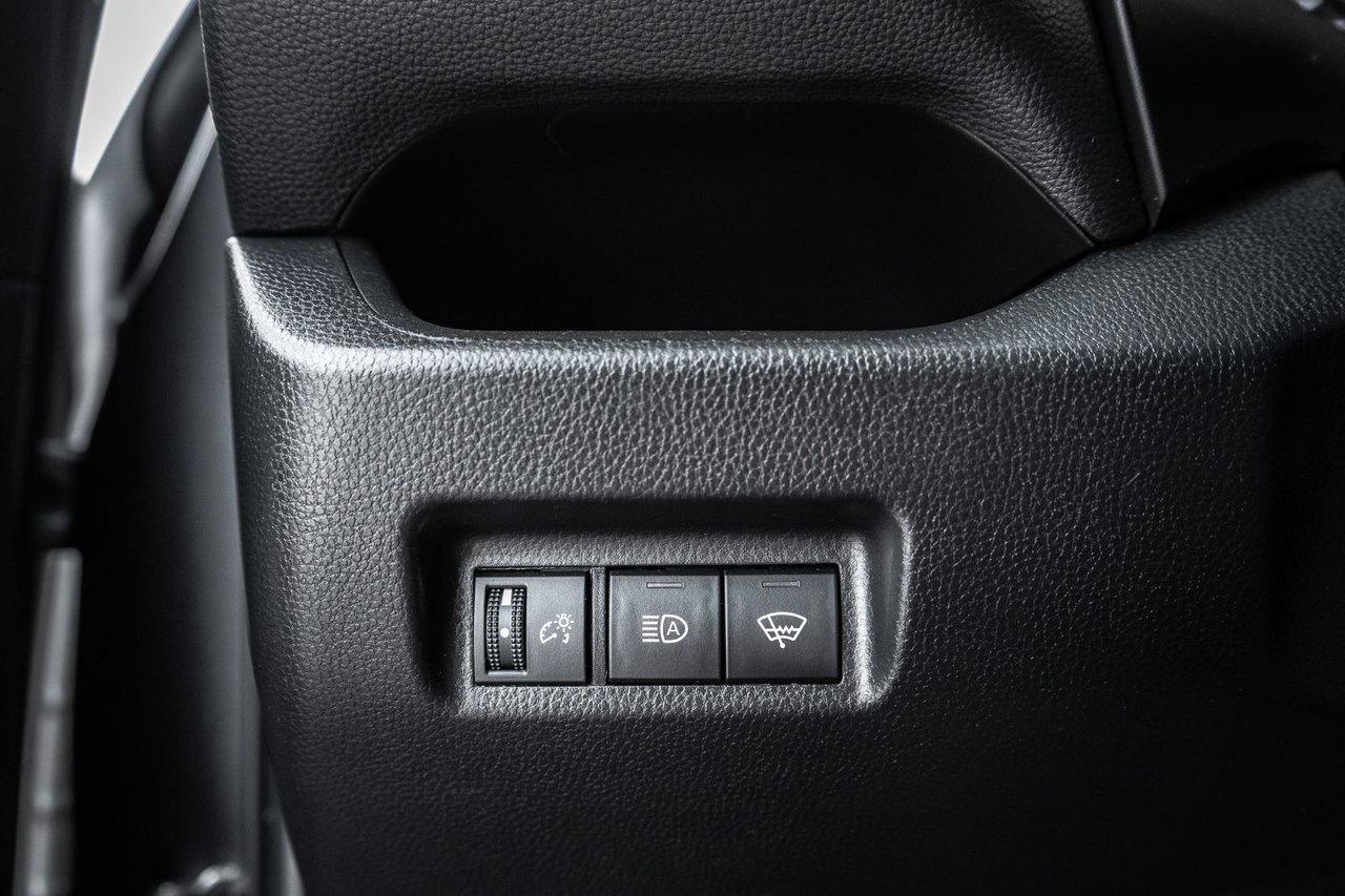 2022 Toyota RAV4 LE Photo