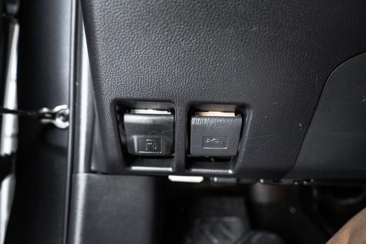 2022 Toyota RAV4 LE Photo