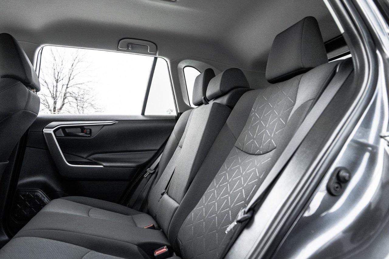 2022 Toyota RAV4 LE Photo