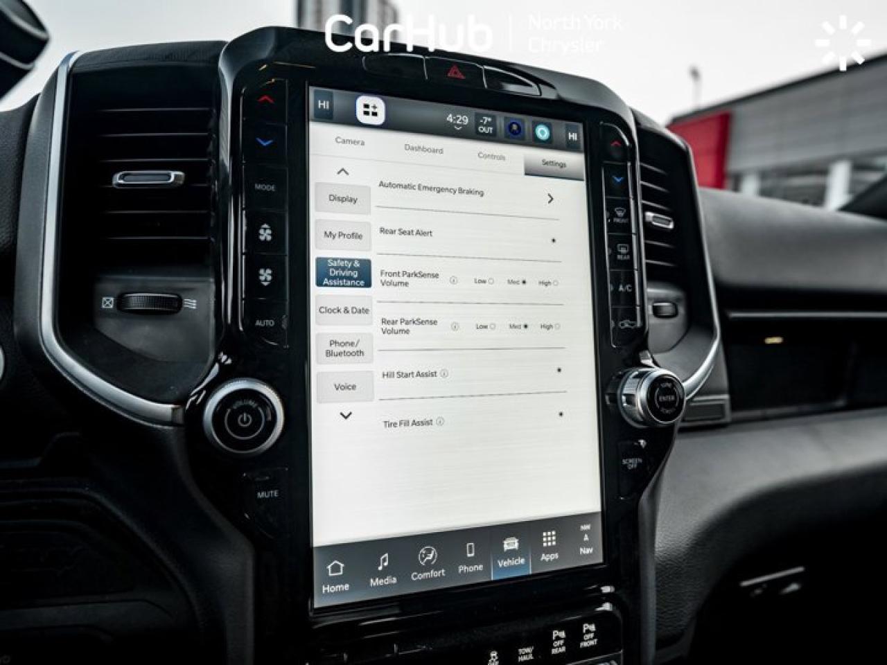 2025 RAM 3500 Big Horn 6'4" Box 6.4L V8 Hemi Navi 12'' Display Remote Start Photo