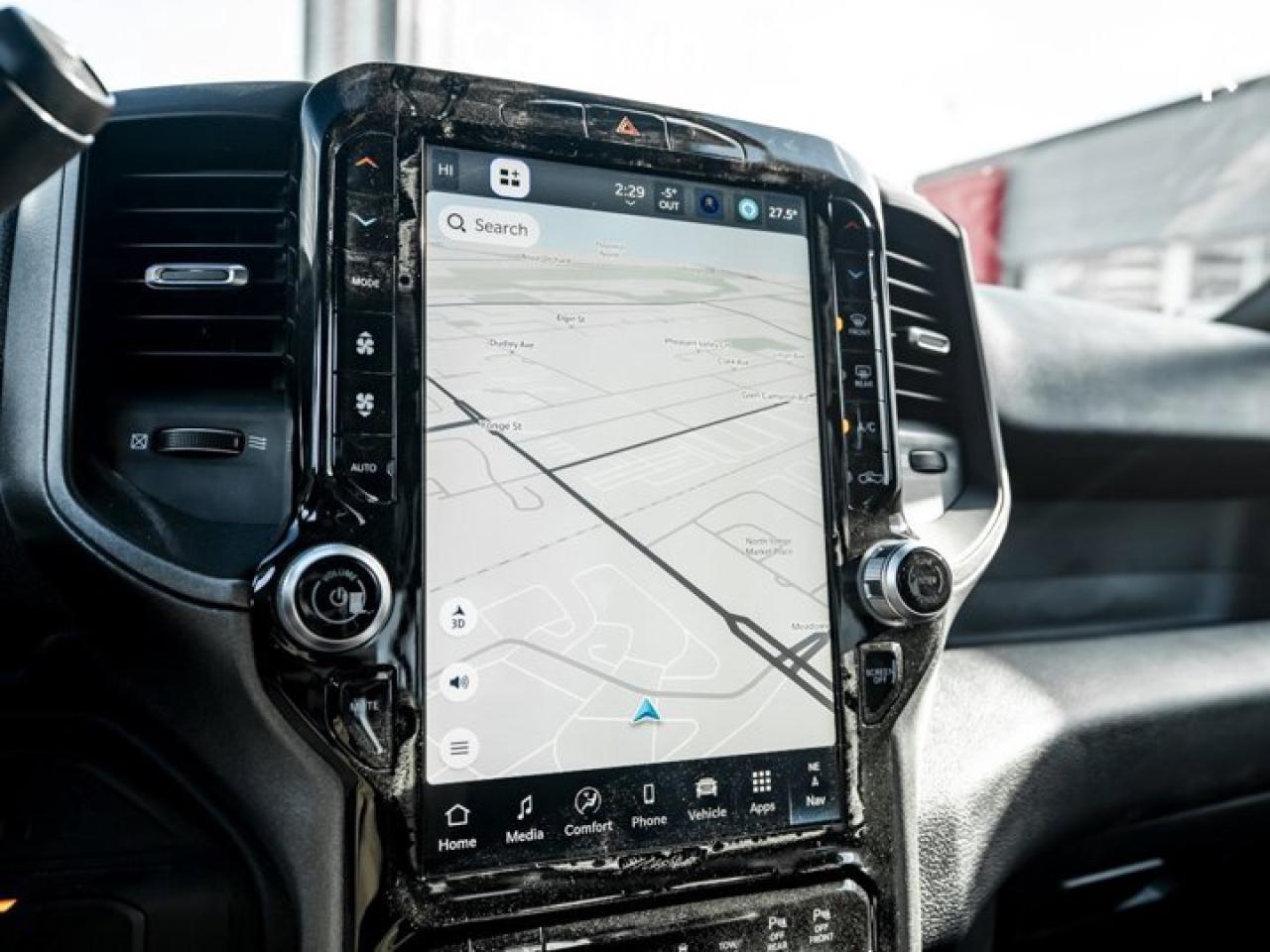 2025 RAM 3500 Tradesman 6'4" Box 12'' Screen 6.4L V8 HEMI Alpine Audio Navi Remote Start Photo