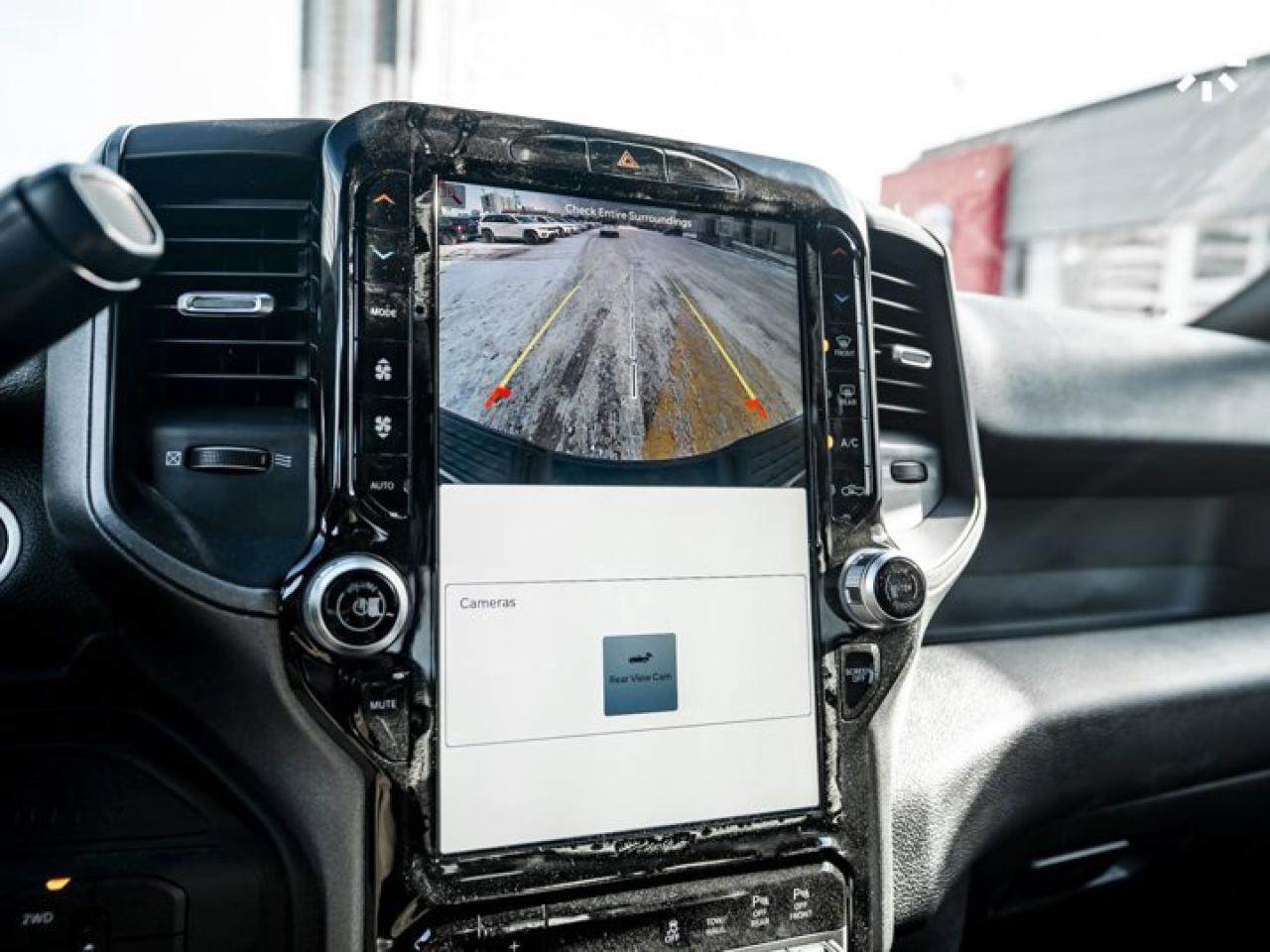 2025 RAM 3500 Tradesman 6'4" Box 12'' Screen 6.4L V8 HEMI Alpine Audio Navi Remote Start Photo