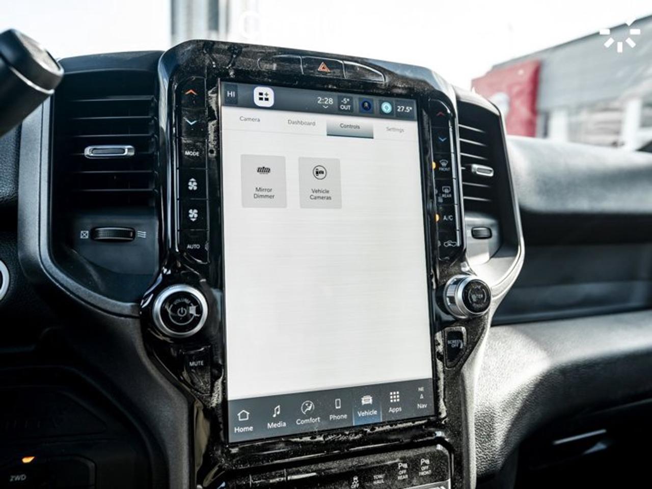 2025 RAM 3500 Tradesman 6'4" Box 12'' Screen 6.4L V8 HEMI Alpine Audio Navi Remote Start Photo