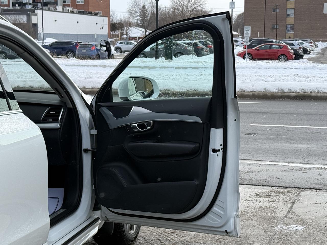 2017 Volvo XC90 T6 MOMENTUM | 7 SEATER | PANO | NAVI | LOADED Photo