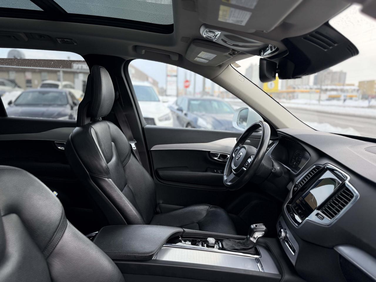 2017 Volvo XC90 T6 MOMENTUM | 7 SEATER | PANO | NAVI | LOADED Photo