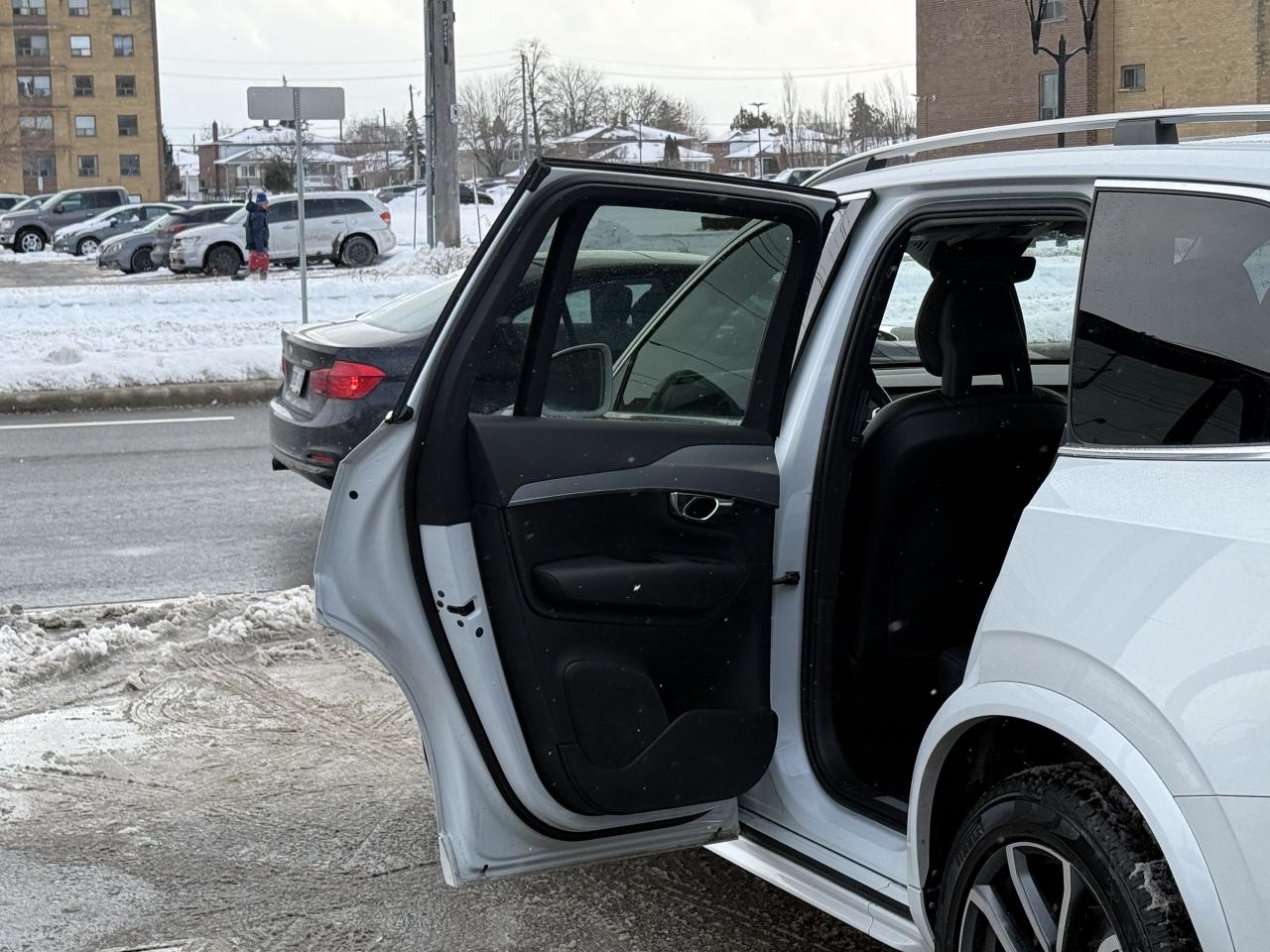 2017 Volvo XC90 T6 MOMENTUM | 7 SEATER | PANO | NAVI | LOADED Photo