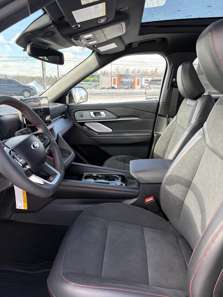 2026 Ford Explorer ST Photo4