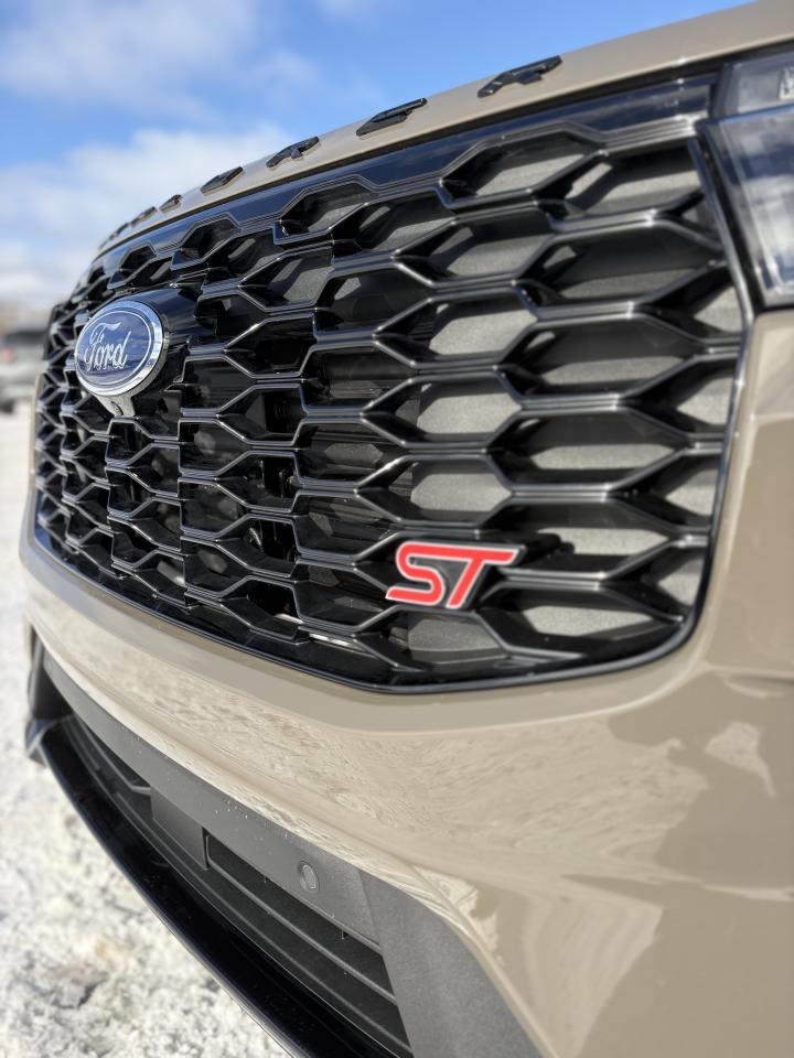 2026 Ford Explorer ST Photo2