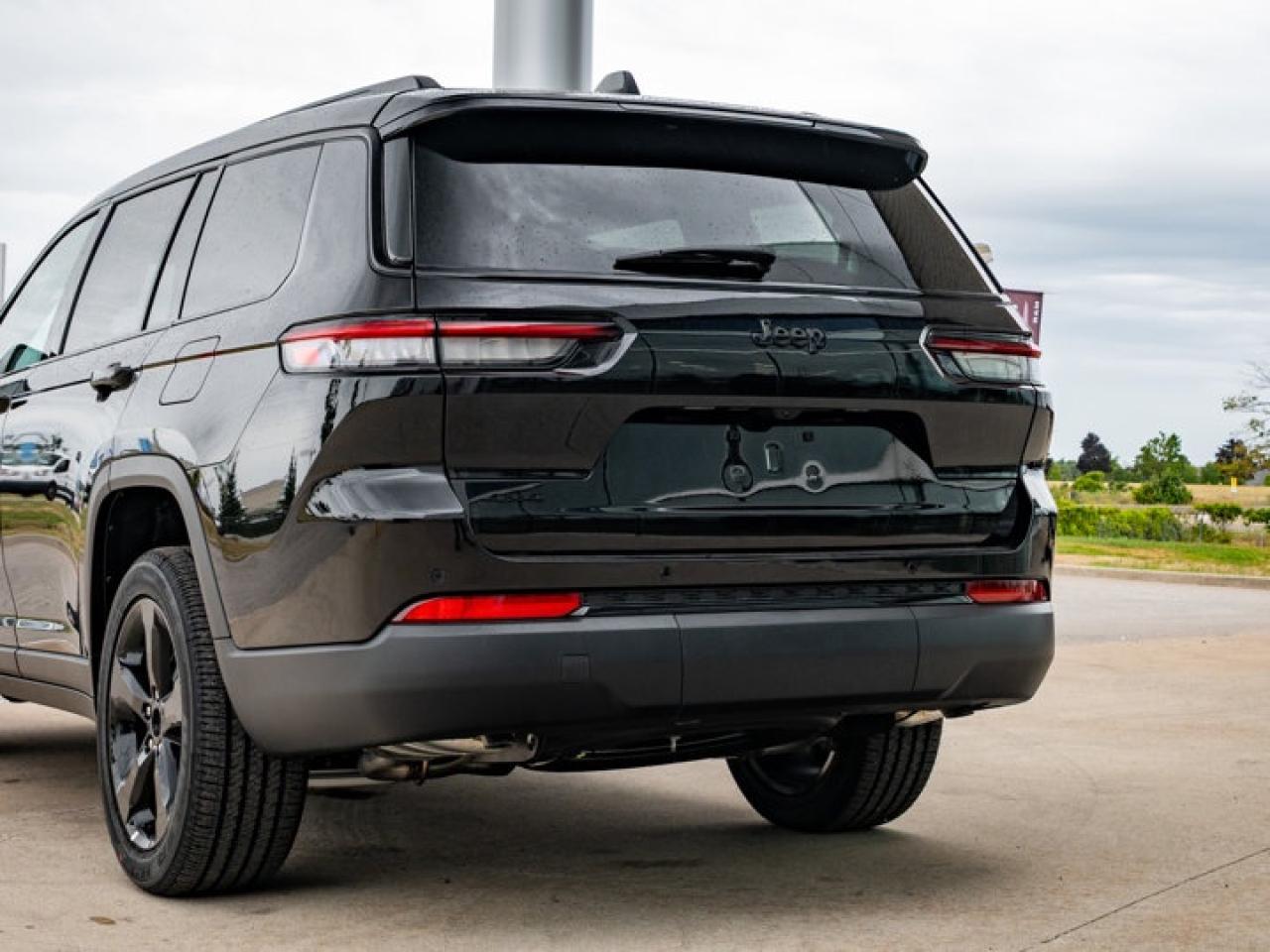 2025 Jeep Grand Cherokee L ALTITUDE Photo