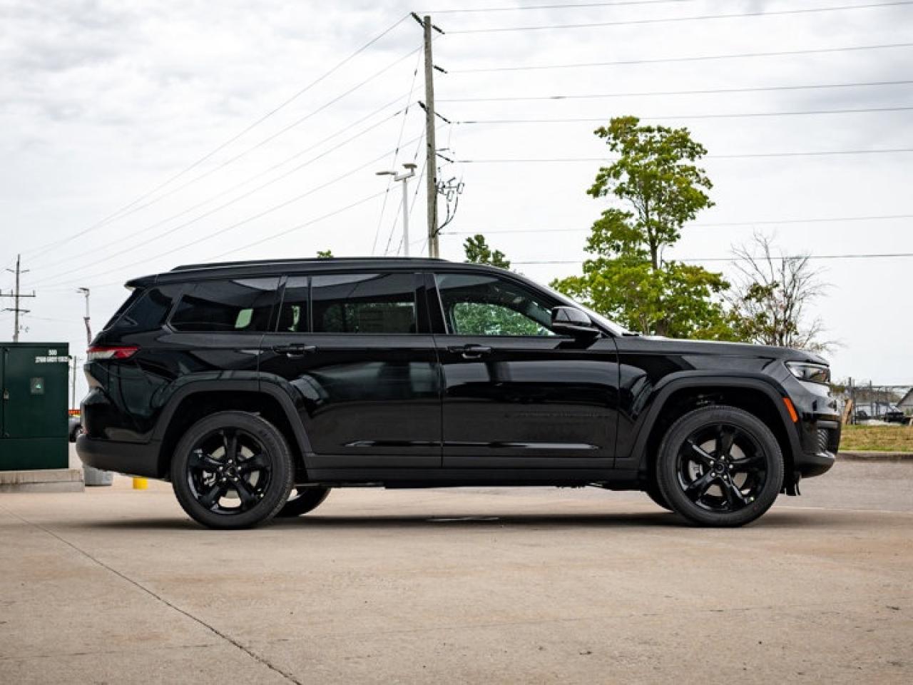 2025 Jeep Grand Cherokee L ALTITUDE Photo