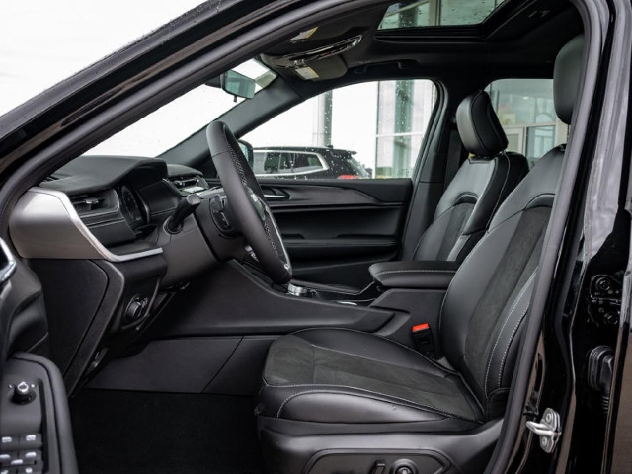 2025 Jeep Grand Cherokee L ALTITUDE Photo