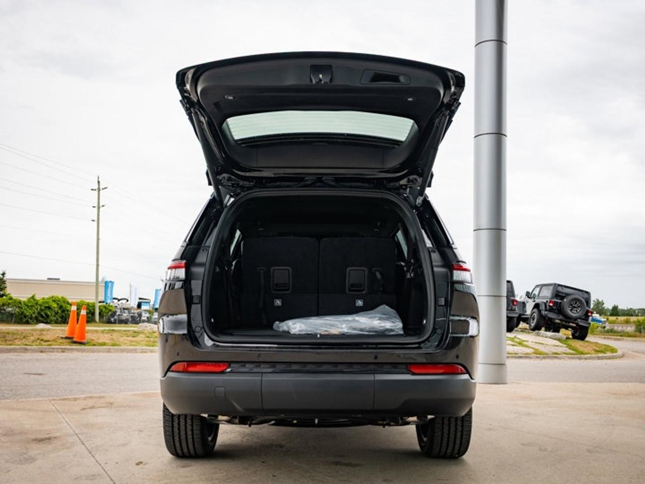 2025 Jeep Grand Cherokee L ALTITUDE Photo