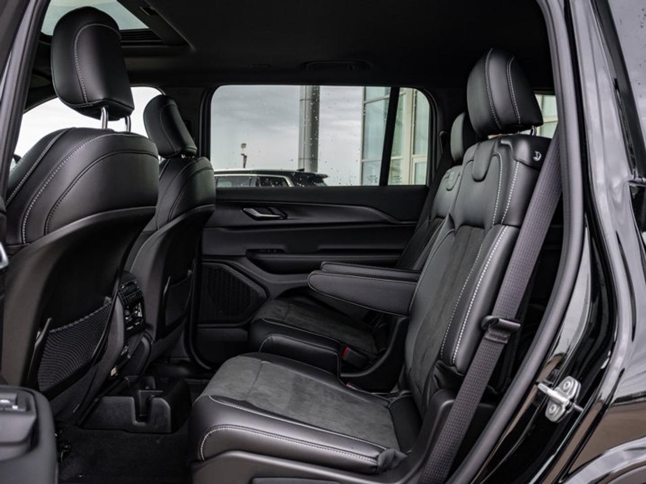 2025 Jeep Grand Cherokee L ALTITUDE Photo