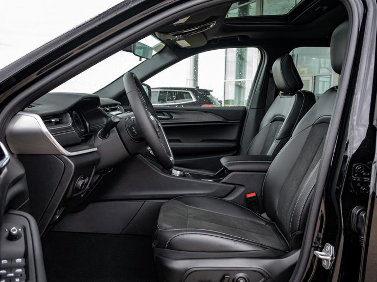 2025 Jeep Grand Cherokee L ALTITUDE Photo