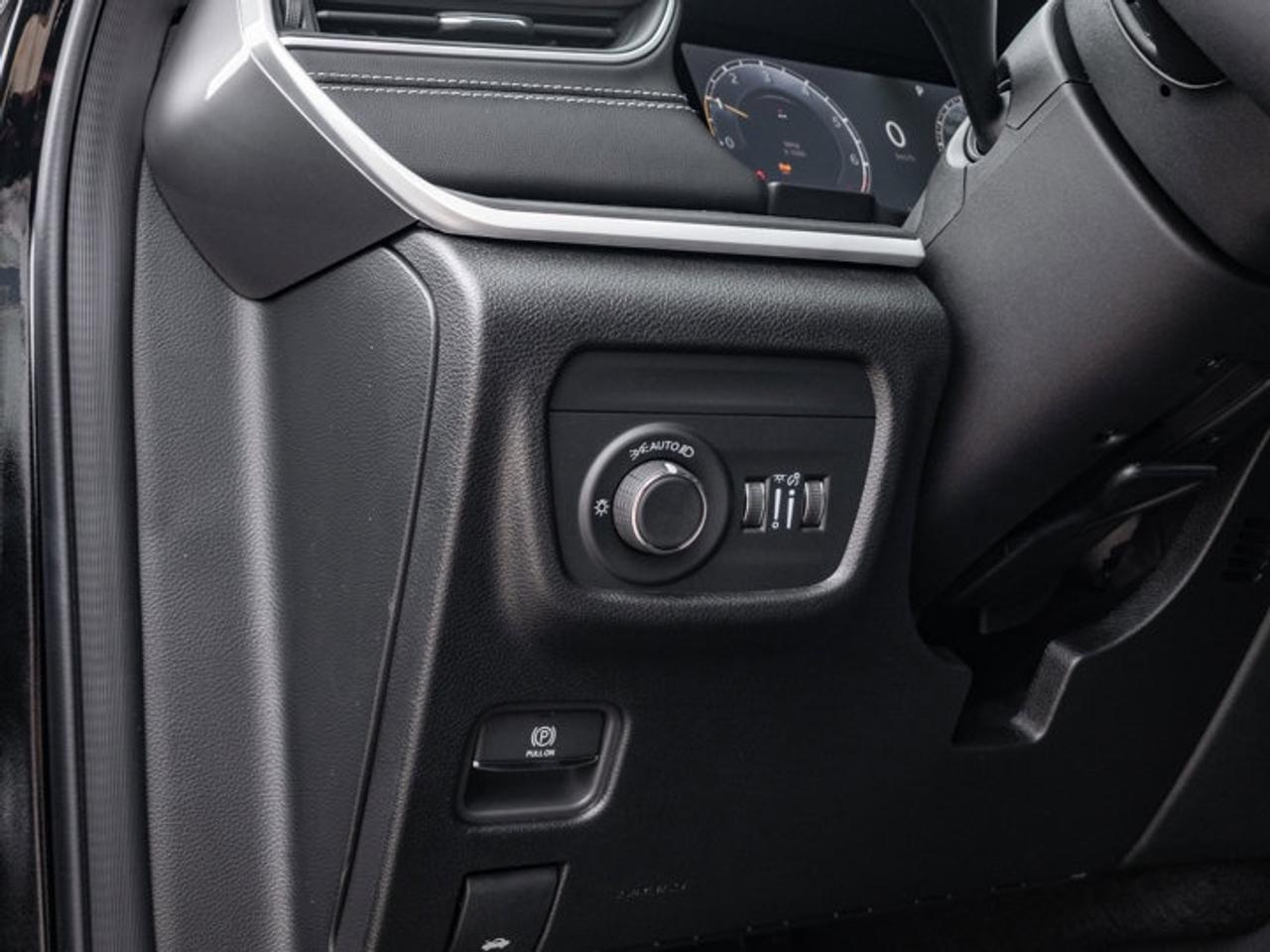 2025 Jeep Grand Cherokee L ALTITUDE Photo