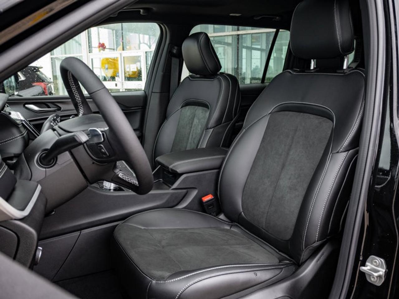 2025 Jeep Grand Cherokee L ALTITUDE Photo