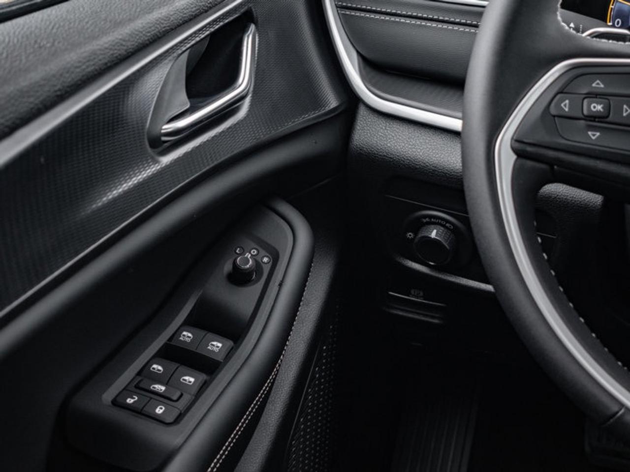 2025 Jeep Grand Cherokee L ALTITUDE Photo