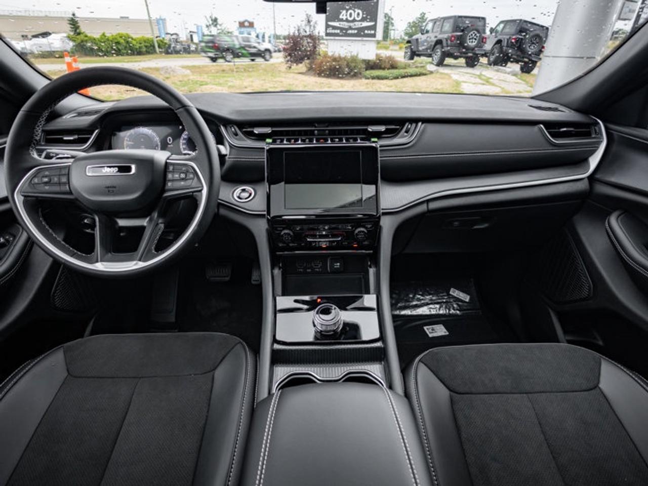 2025 Jeep Grand Cherokee L ALTITUDE Photo