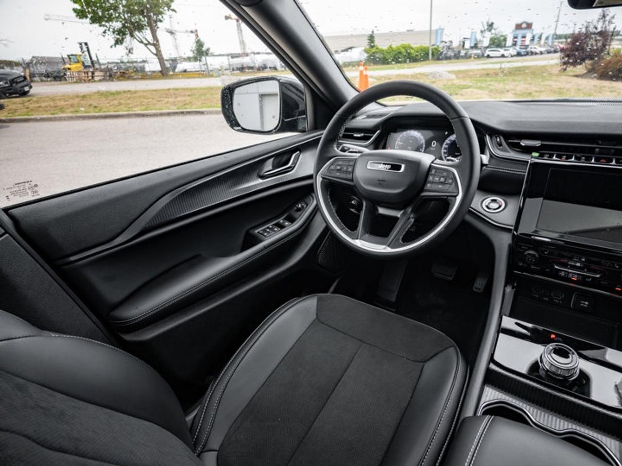 2025 Jeep Grand Cherokee L ALTITUDE Photo