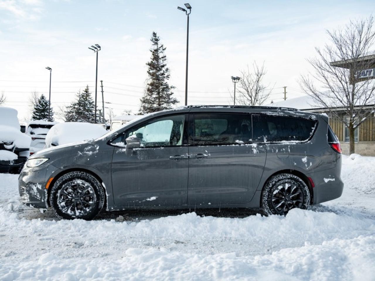2022 Chrysler Pacifica Touring L Photo