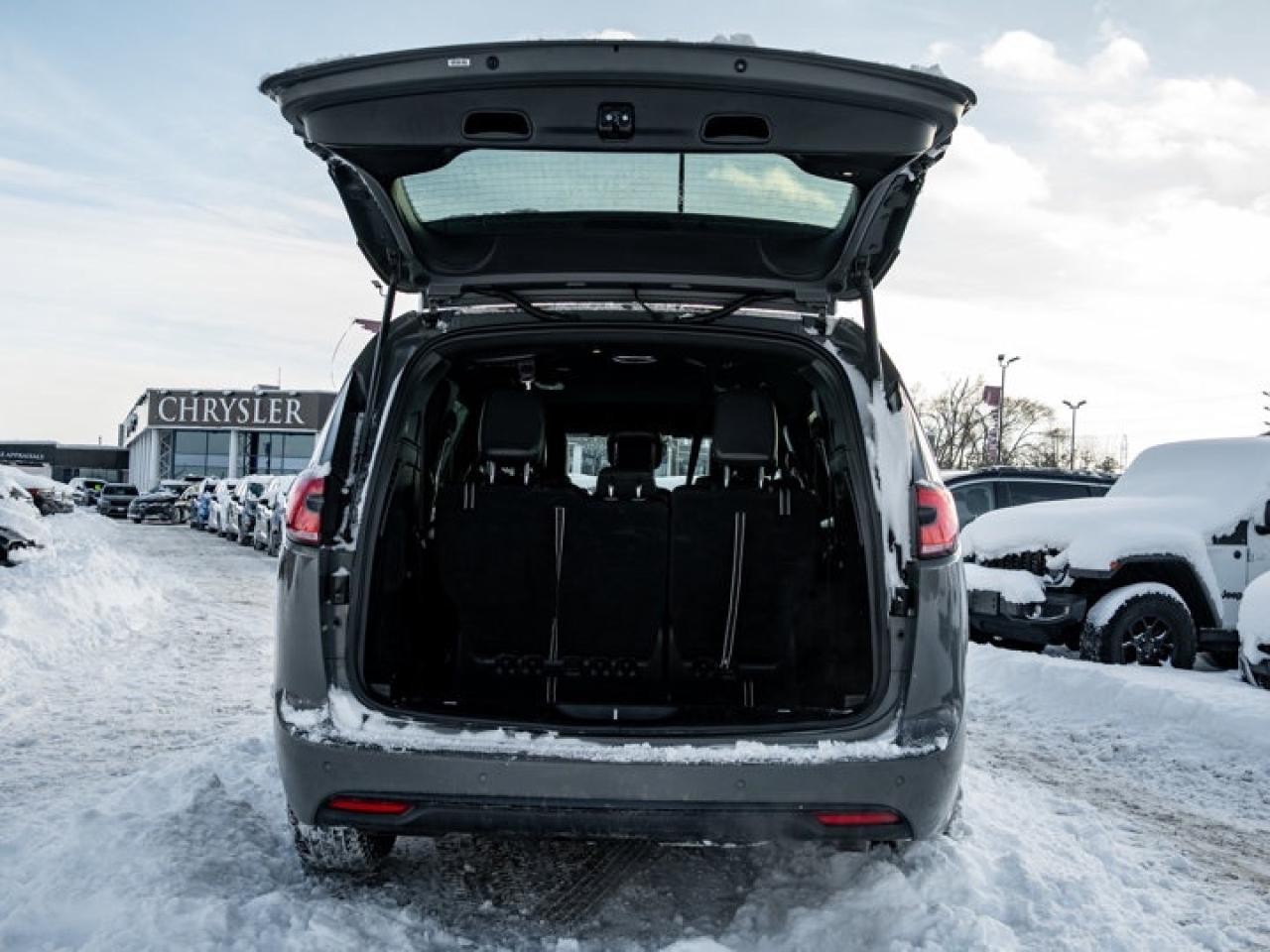 2022 Chrysler Pacifica Touring L Photo