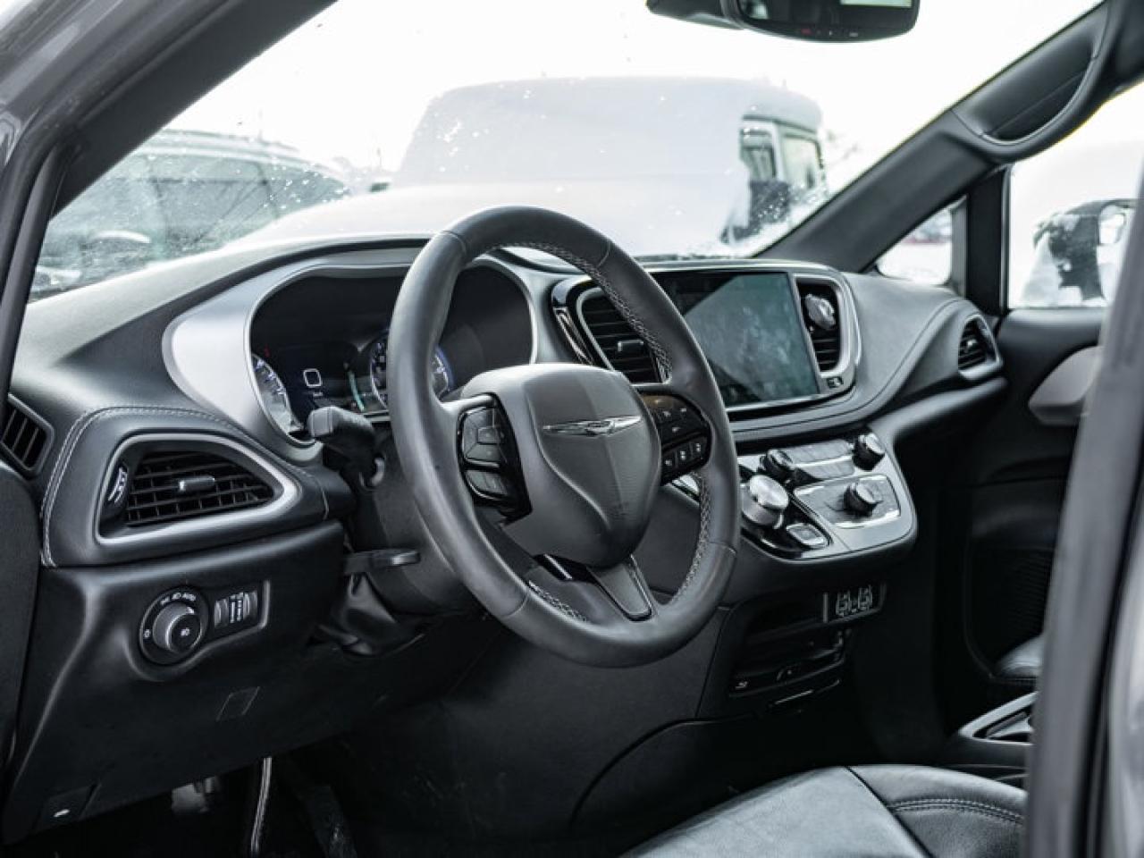 2022 Chrysler Pacifica Touring L Photo