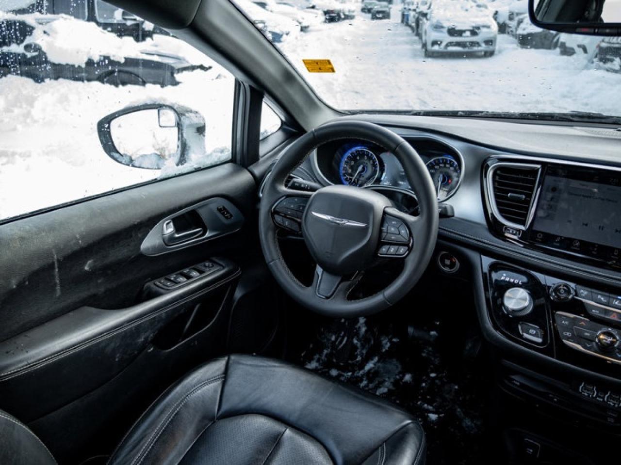 2022 Chrysler Pacifica Touring L Photo