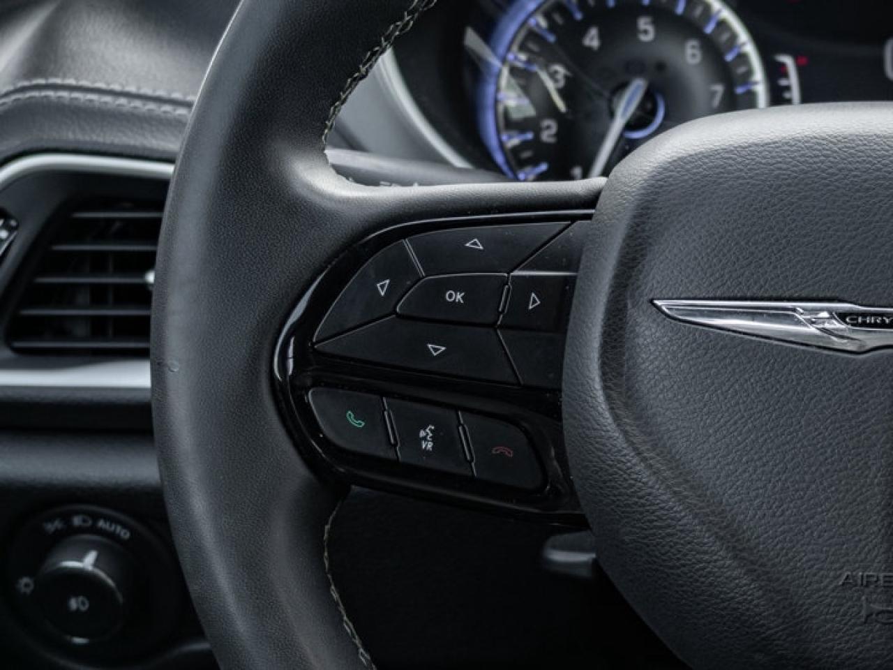 2022 Chrysler Pacifica Touring L Photo