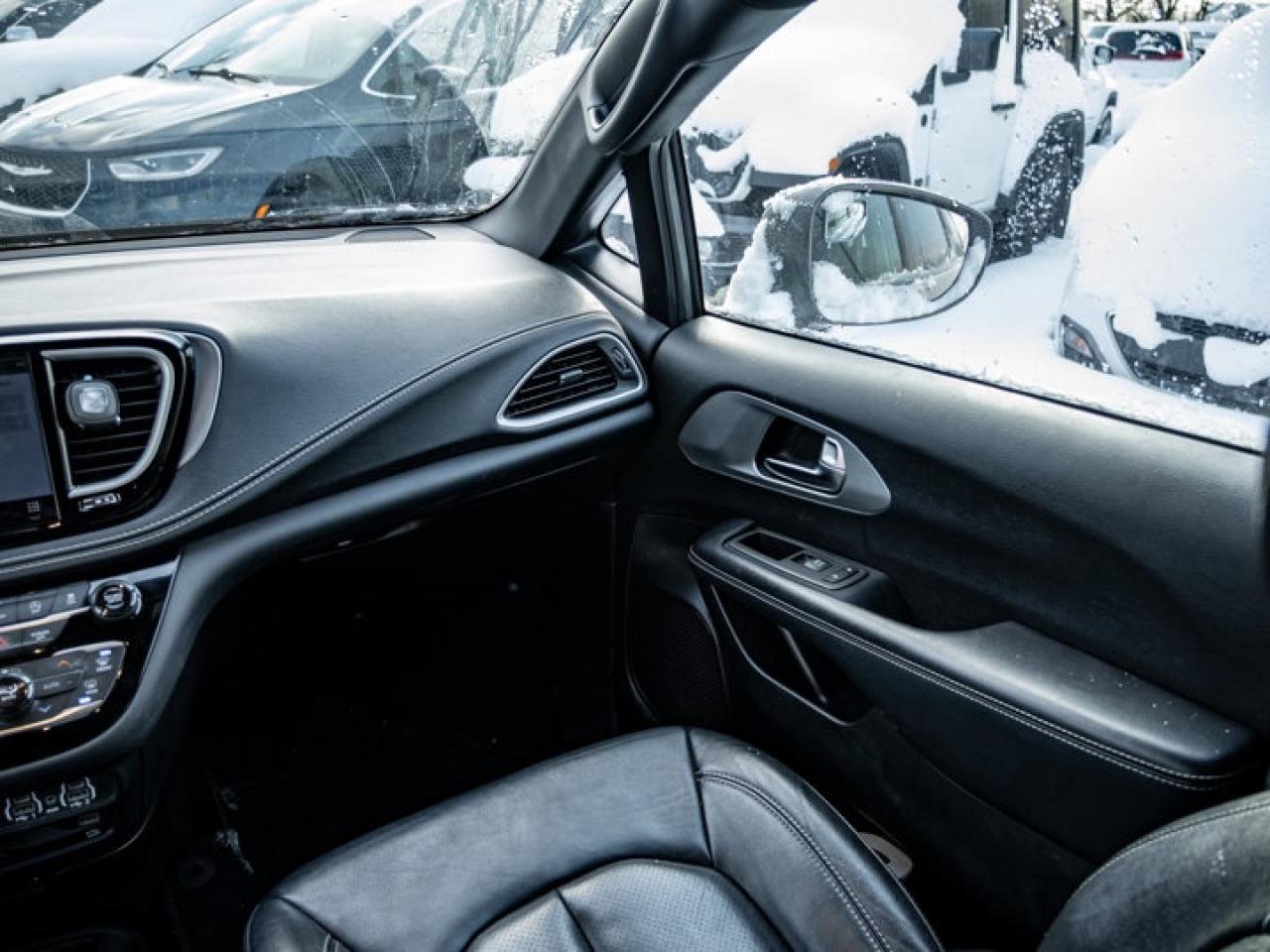 2022 Chrysler Pacifica Touring L Photo