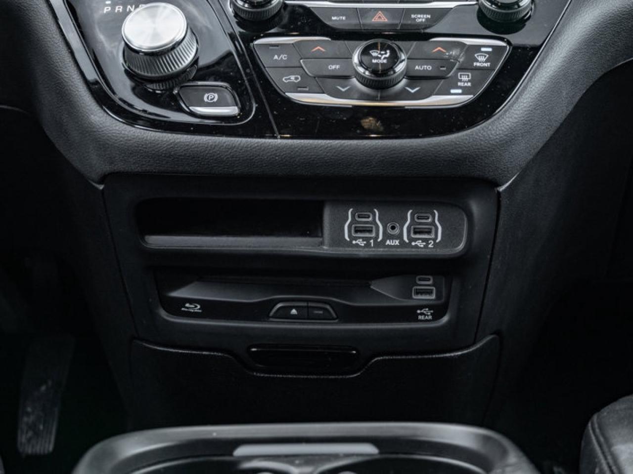 2022 Chrysler Pacifica Touring L Photo