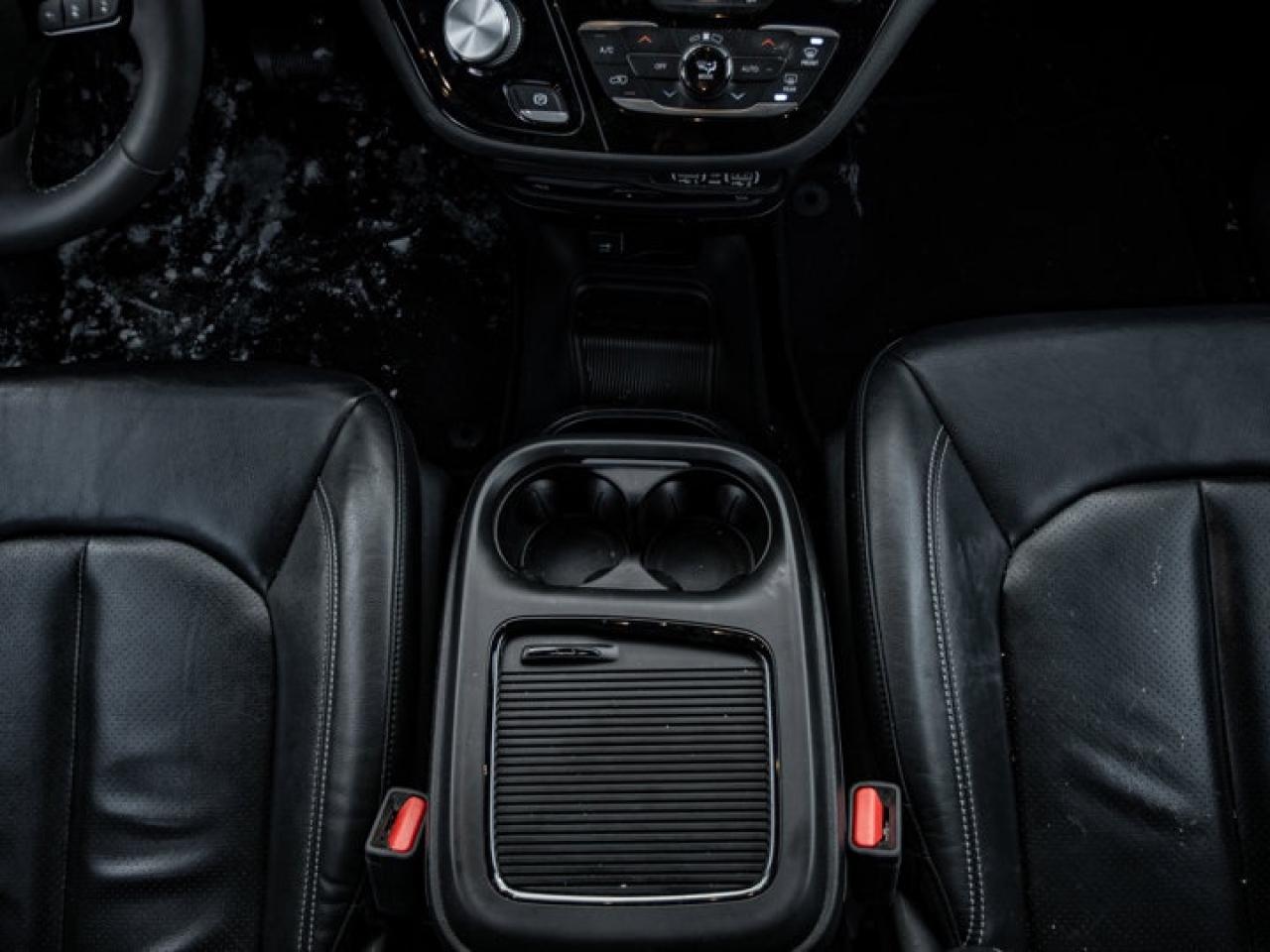 2022 Chrysler Pacifica Touring L Photo