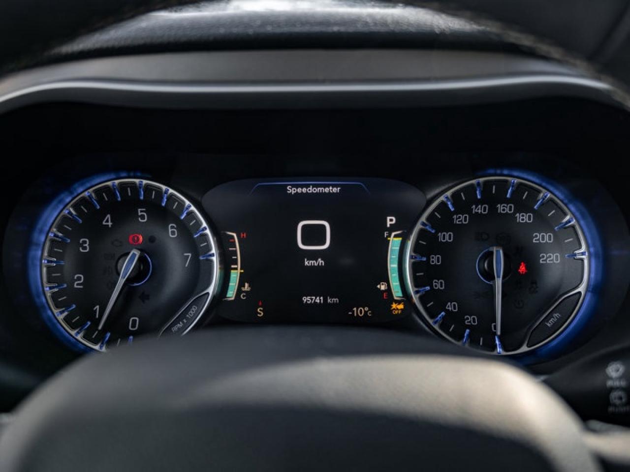 2022 Chrysler Pacifica Touring L Photo3